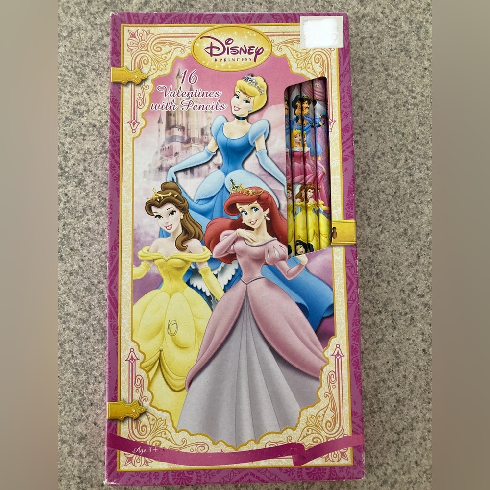 Disney Princess Valentine Card and Pencil Set 16